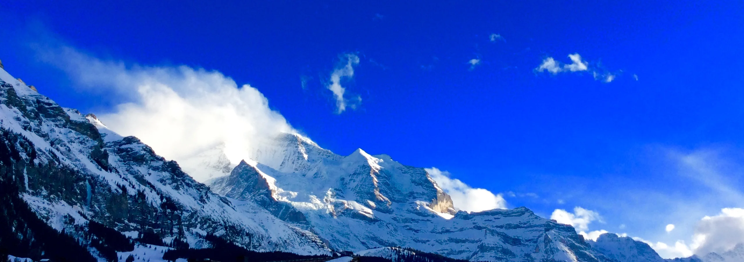 Alpenpanorama mit Bergkette